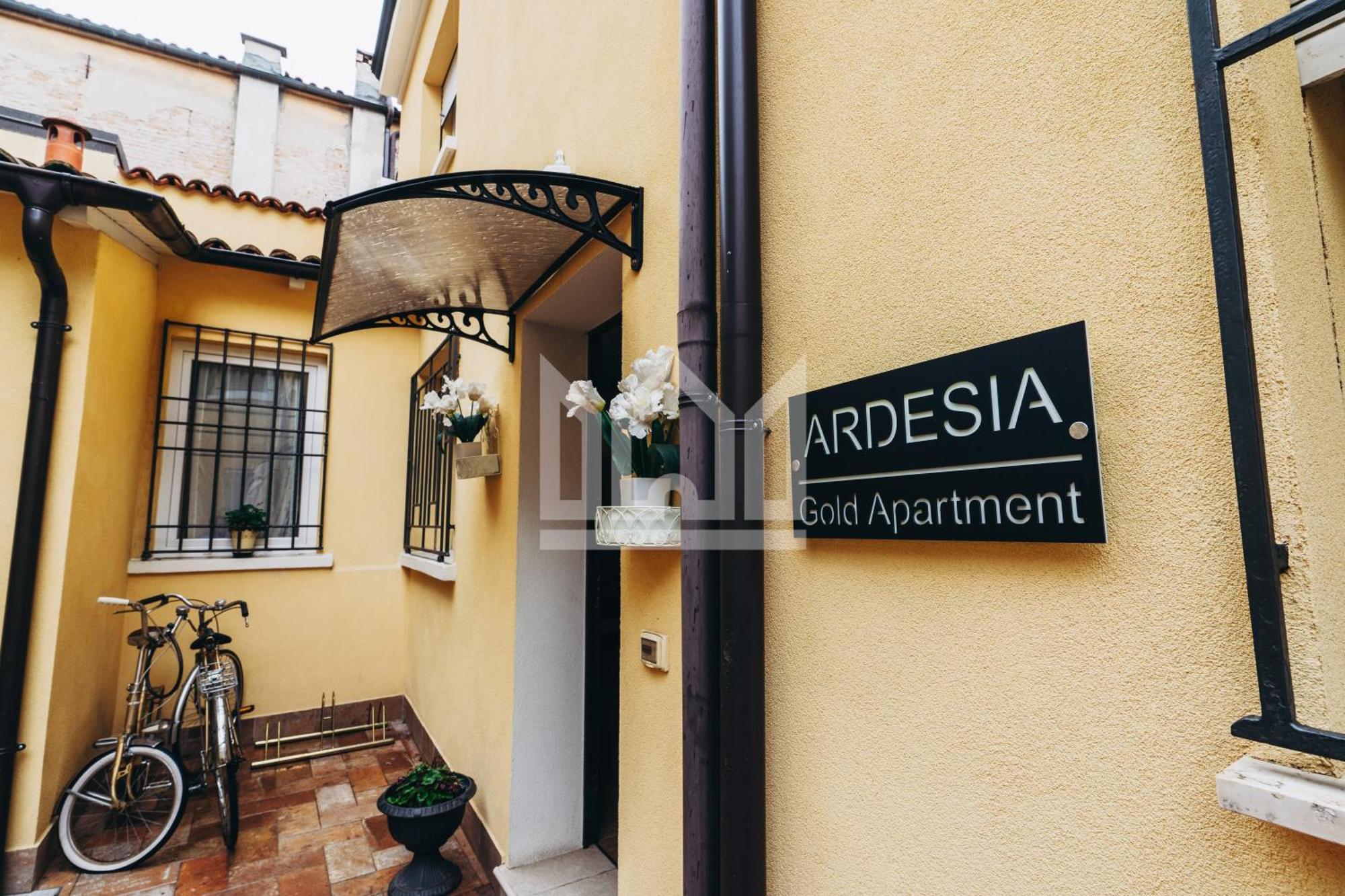 Gold Apartment Ферара Екстериор снимка